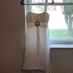 Super flowy white spring dress. High low fit